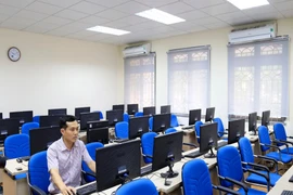 Khối phổ thông đi học bình thường trở lại, đại học quyết định học trực tuyến đến hết tuần