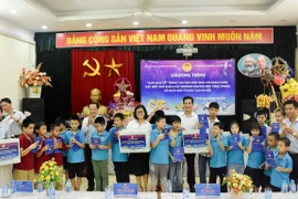 Tặng quà Trung thu cho 150 học sinh có hoàn cảnh đặc biệt khó khăn