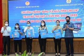 Học sinh Hà Nội được hỗ trợ gần 4.000 máy tính trong chương trình "Sóng và máy tính cho em"