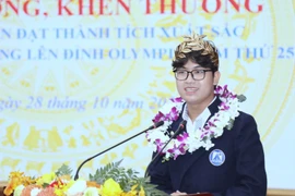 Quán quân Đường lên đỉnh Olympia nhận Bằng khen của Chủ tịch UBND TP Hà Nội