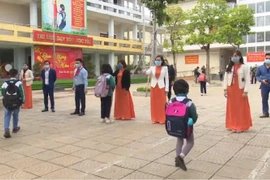 Hà Nội lấy ý kiến về cho học sinh lớp 1 đến lớp 6 ở 12 quận nội thành đến trường từ 21-2