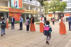 Hà Nội lấy ý kiến về cho học sinh lớp 1 đến lớp 6 ở 12 quận nội thành đến trường từ 21-2