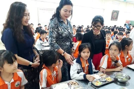 Hà Nội xác minh, làm rõ vụ việc có dấu hiệu “phù phép” rau không rõ nguồn gốc thành rau sạch
