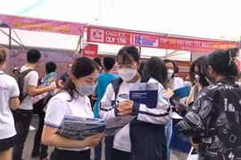 Đang giải đáp trực tiếp thắc mắc về thi tốt nghiệp THPT và tuyển sinh đại học 2022