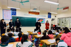 Ngoại thành học sinh tiểu học vẫn đến trường, Sở GD-ĐT Hà Nội yêu cầu tăng cường đảm bảo sức khoẻ do rét đậm