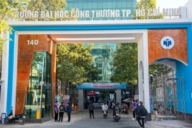 Trường đại học công khai cảnh báo tình trạng sinh viên thi hộ, học hộ