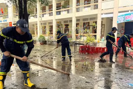 Khoảng 2.000 trường học bị ảnh hưởng bởi mưa lũ