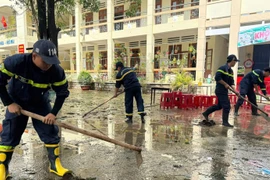 Khoảng 2.000 trường học bị ảnh hưởng bởi mưa lũ