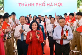 Bí thư Thành ủy Hà Nội chúc mừng hơn 2,4 triệu thầy, trò Thủ đô nhân dịp khai giảng 
