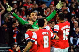 Wigan 1-1 Arsenal (penalty 2-4): Fabianski đưa Pháo Thủ vào chung kết