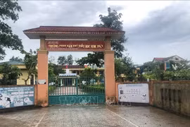 Đình chỉ 15 ngày với phó hiệu trưởng trong vụ 40 học sinh nghi ngộ độc thực phẩm