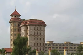 Đình chỉ hoạt động đào tạo trình độ đại học với một trường đại học