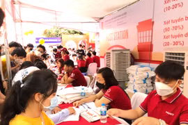 Hàng loạt trường đại học dừng áp dụng mức học phí mới