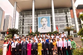 Bí thư Thành ủy Hà Nội đánh trống khai trường tại THPT chuyên Hà Nội - Amsterdam