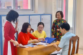 Ba ngày, Hà Nội có 121.546 lượt đăng ký tuyển sinh trực tuyến vào lớp 1