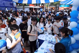 Thí sinh quay quắt với những "bất ổn" xét tuyển đại học 2025