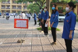 Thêm nhiều địa phương tạm dừng cho học sinh đến trường vì Covid-19 lan nhanh