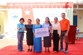 Chung tay triển khai dự án "Trường em thay áo mới"