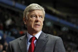 HLV Wenger “xát muối vào nỗi đau” của Barca