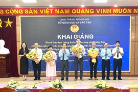 100 giáo viên Hà Nội được lựa chọn đào tạo tiếng Anh và các môn tự nhiên hệ song bằng