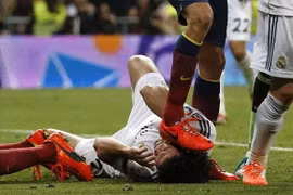 Busquets: Nếu tôi dẫm thì mặt Pepe phải có dấu giày size 45