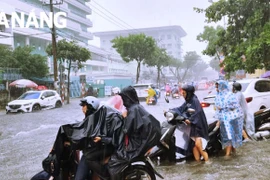 Mưa lớn, Đà Nẵng thông báo khẩn học sinh toàn thành phố nghỉ học chiều 13-10