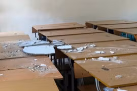 Vữa trần lớp học rơi vào học sinh, quận Hoàn Kiếm rà soát 20 lớp học