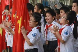 Khắc phục suy giảm thị lực học đường với tài liệu chăm sóc mắt cho học sinh