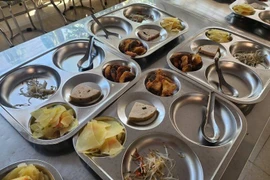 Nhà trường nhận thiếu sót về việc suất ăn bán trú học sinh THCS lèo tèo