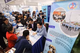 Điểm chuẩn trúng tuyển ĐH Kinh tế quốc dân chót vót