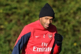 Henry chào mời Puyol đến Mỹ chơi bóng