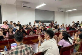 UBND quận Nam Từ Liêm thống nhất phương án cố gắng tiếp nhận tất cả nguyện vọng xin học của phụ huynh