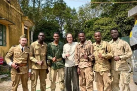 Đóng vai thực dân, sinh viên quốc tế có trải nghiệm khó quên với Đào, phở và piano