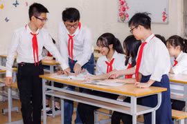 Bộ GD-ĐT dự kiến miễn phí sách giáo khoa trên phạm vi cả nước từ năm học 2029-2030