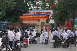 Sở GD-ĐT Thanh Hóa rút kinh nghiệm vụ học sinh không được dự khai giảng vì đến muộn