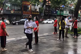 Thi lớp 10 Hà Nội: Đề Ngữ văn hỏi khó về giá trị con người qua chuyện chuyên gia được trả công 10.000 USD