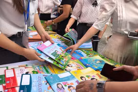 Cần có quy định chất liệu, khổ giấy để giảm giá thành sách giáo khoa