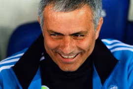 HLV Mourinho bị FA phạt 8.000 bảng vì gây sự với trọng tài