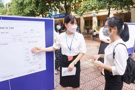 Hà Nội mưa to đầu giờ sáng, hơn 93.000 thí sinh lớp 10 thi môn đầu tiên