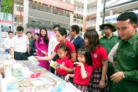 Phụ huynh bức xúc về chèn giờ liên kết vào giờ chính khóa, Bộ GD-ĐT yêu cầu rà soát