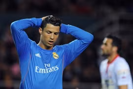 Real Madrid thua trận thứ 2 liên tiếp, Liverpool nhọc nhằn giành 3 điểm