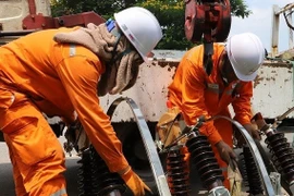 Từ ngày mai, tăng mức giá điện bán lẻ bình quân lên hơn 2.204 đồng/kWh