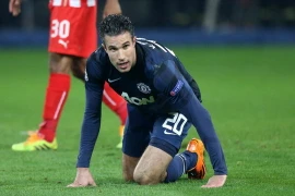 “Van Persie đáng phải nhận thẻ đỏ”