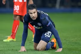 “Van Persie đáng phải nhận thẻ đỏ”