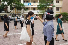 Hà Nội: Hàng loạt điểm thi lớp 10 diễn tập xử lý tình huống phòng chống Covid-19