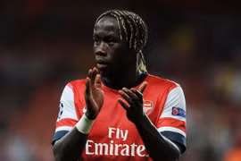 Inter phủ nhận ý định chiêu mộ Sagna và Dzeko