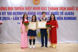 Một trường học Hà Nội thưởng "nóng" cho học sinh đoạt giải quốc tế 200 triệu đồng