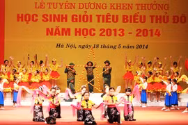 Thủ đô tuyên dương 1.000 học sinh giỏi, vượt khó