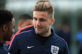 Man City ra giá 30 triệu bảng cho Luke Shaw