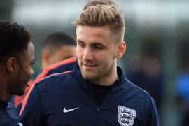 Man City ra giá 30 triệu bảng cho Luke Shaw